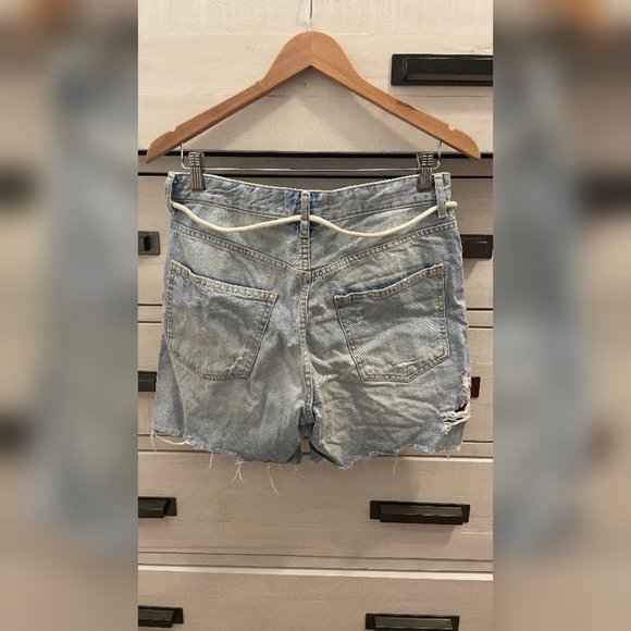 Zara Man Distressed Jean Shorts - Picture 2 of 3